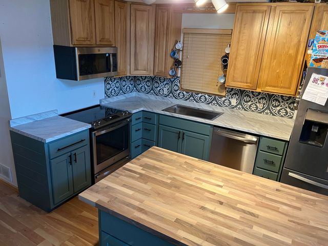 Custom Kitchen Cabinets