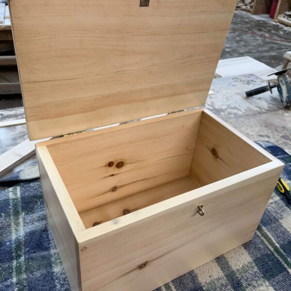 Furniture Chest01 2024 10